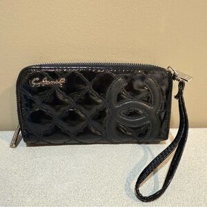 Black Patent Quilted Wristlet